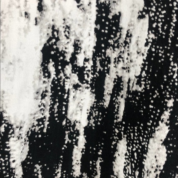 Otis & Maclain Flowy Cropped Top (Small) - Picture 3 of 5